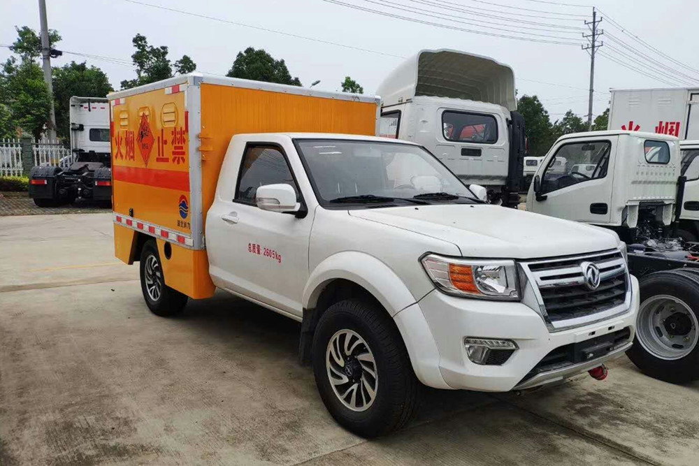 四驅(qū)皮卡民爆車(chē)